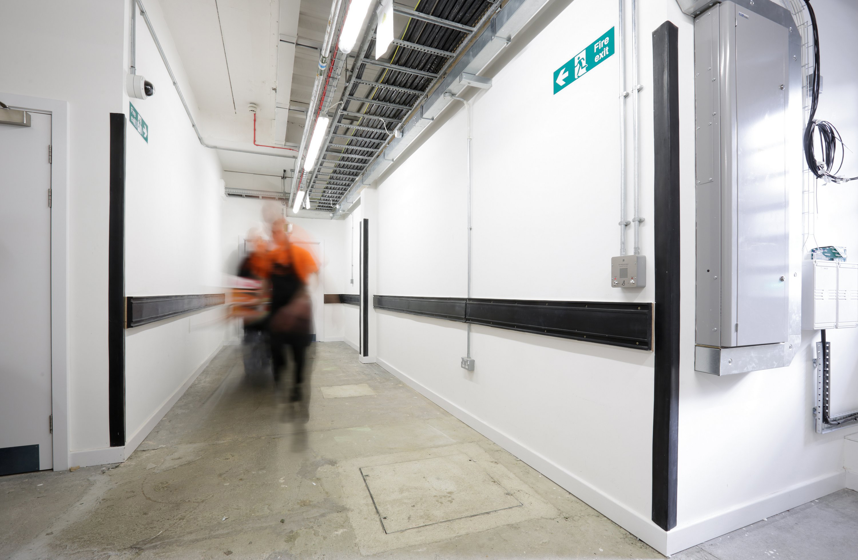 Cs solutions. Вертикальный газовый коридор. ТЕПЛОХЛАДОТЕХНИКА. Controlled atmosphere Storage Corridor. Protection of Walls in shopping Mall.
